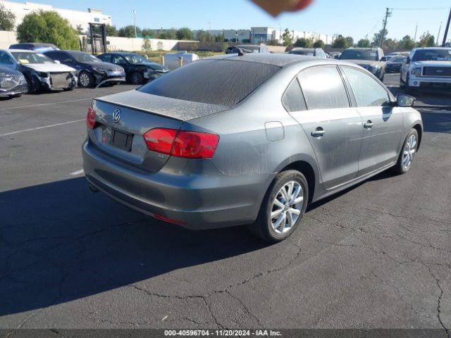 3VWD17AJ2EM214049 Volkswagen Jetta 1.8t Se