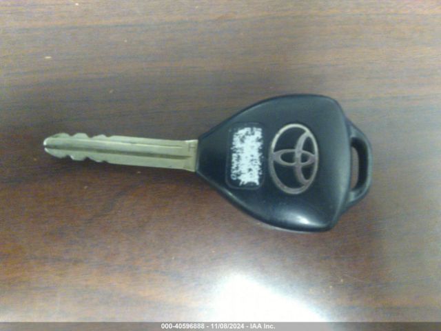 VNKKTUD34HA077320 Toyota YARIS LE