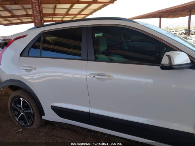 KNDCR3LE8R5185801 KIA NIRO EX
