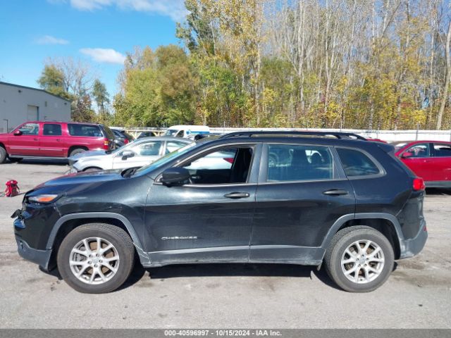 1C4PJMAB1FW715975 Jeep Cherokee Sport