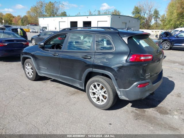 1C4PJMAB1FW715975 Jeep Cherokee Sport