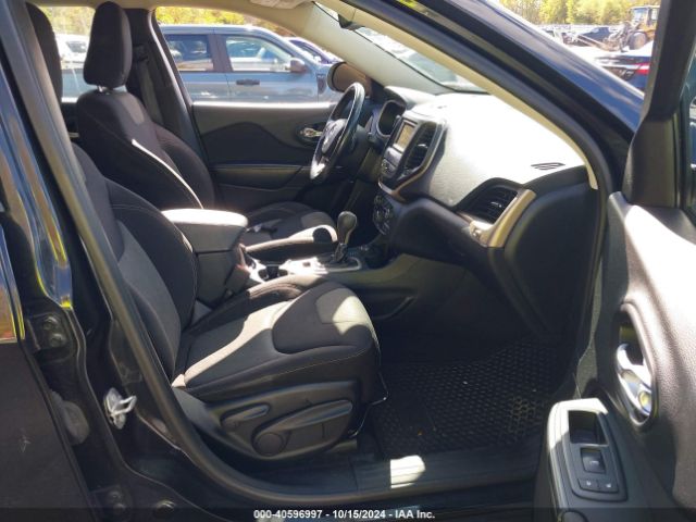 1C4PJMAB1FW715975 Jeep Cherokee Sport