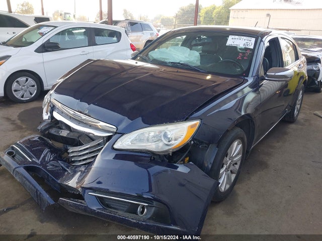 Chrysler 200 Limited 2014 1C3CCBCG4EN100481 Image 2