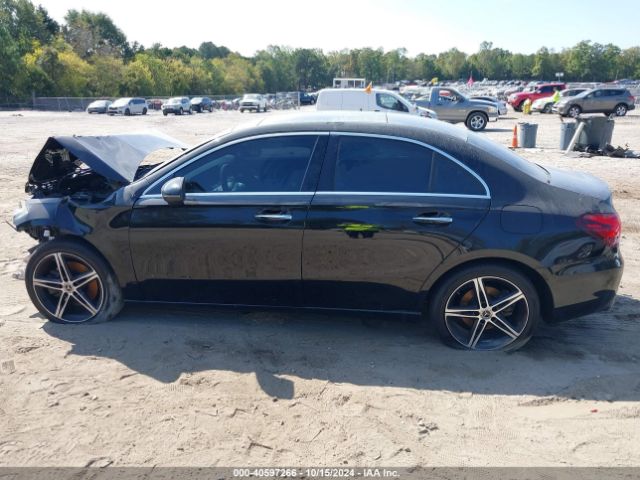 WDD3G4EB2KW024297 Mercedes-Benz A 220