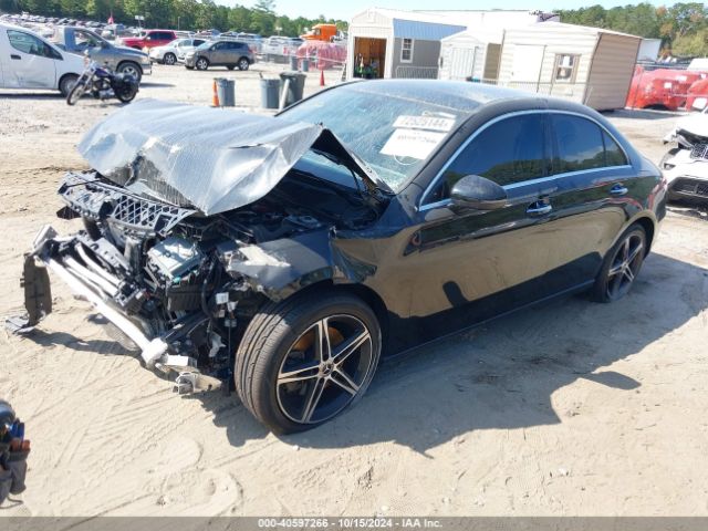 WDD3G4EB2KW024297 Mercedes-Benz A 220