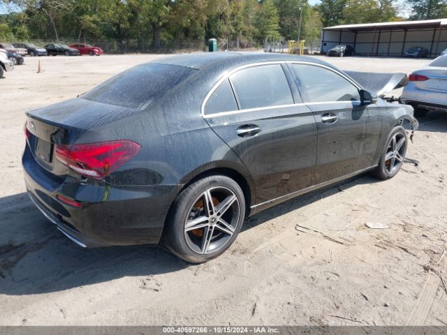 WDD3G4EB2KW024297 Mercedes-Benz A 220