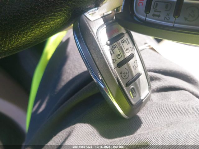 2C4RC1DG5MR551886 Chrysler Voyager Lxi
