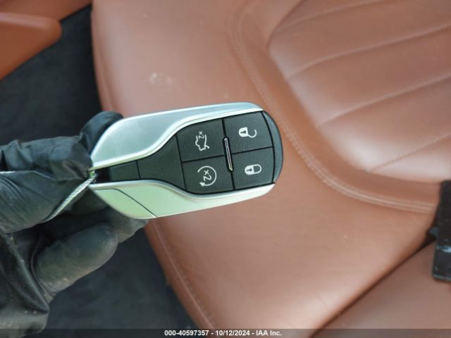 ZAM56YPM7N1380821 Maserati Quattroporte Modena