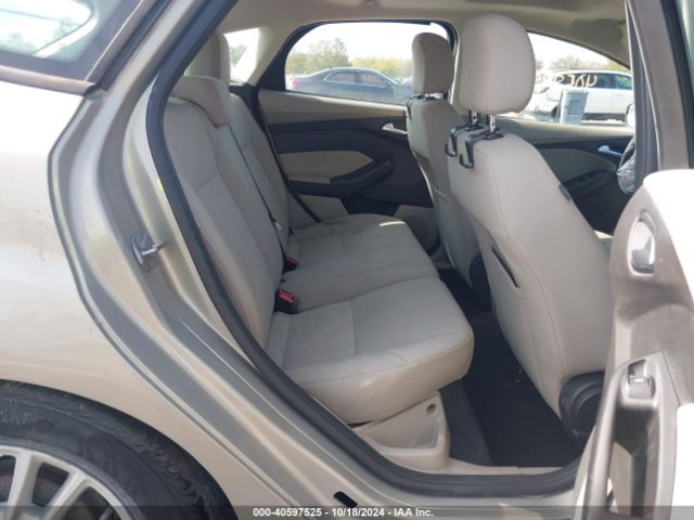 1FADP3K27GL376481 Ford FOCUS SE