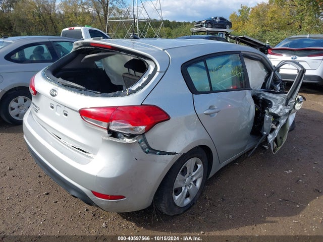 KIA FORTE LX 2017 KNAFK5A86H5731095 Image 4
