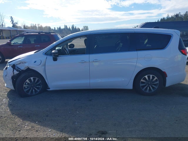 Chrysler Pacifica Hybrid Select 2024 2C4RC1S78RR153677 Image 13