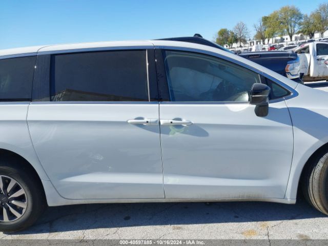 Chrysler Pacifica Hybrid Select 2024 2C4RC1S75RR103853 Image 12