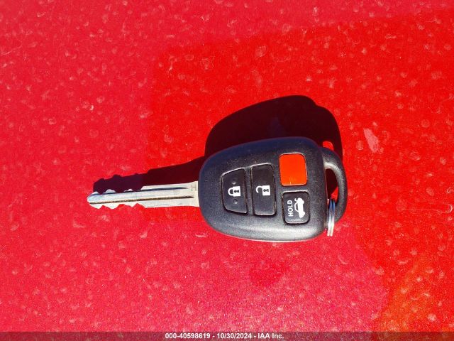 2T1BURHE7JC057868 Toyota COROLLA LE