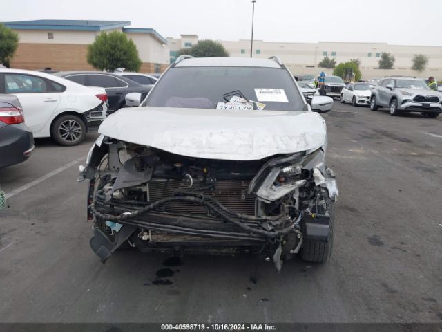 5N1AT2MT8HC818240 Nissan ROGUE SV