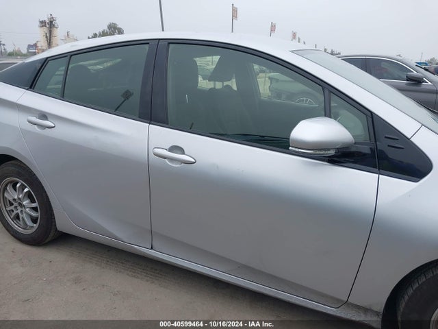 Toyota Prius Two 2017 JTDKBRFU6H3051028 Image 13
