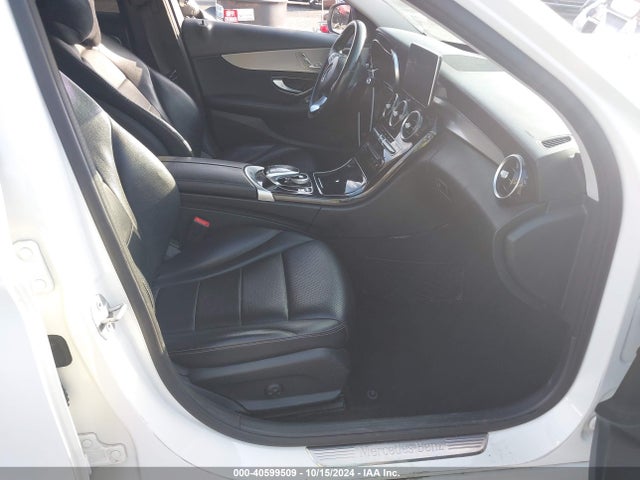 55SWF4JB4GU148906 Mercedes-Benz C 300 Luxury/sport