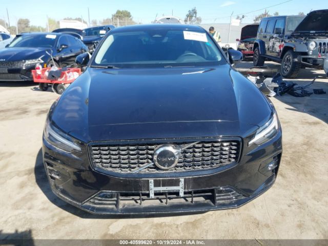 7JRL12TL7RG294241 Volvo S60 B5 Plus Dark Theme