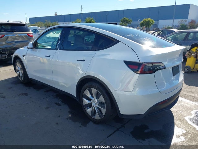 2021 TESLA MODEL Y 5YJYGDEE1MF269917 Photo 2