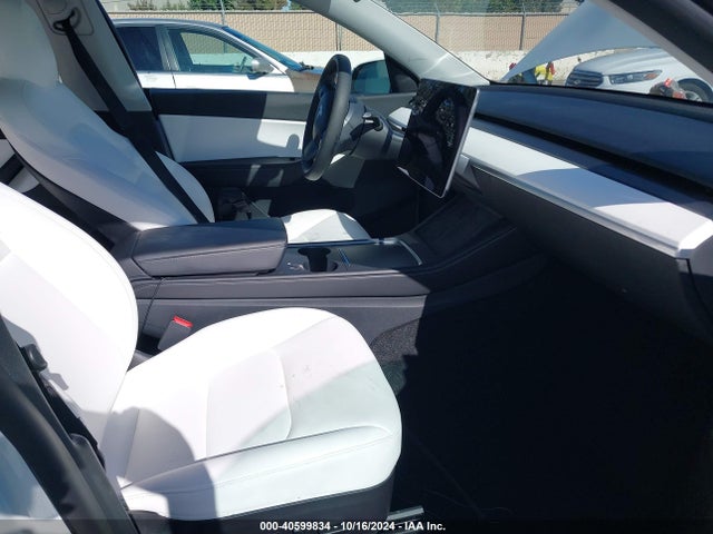 2021 TESLA MODEL Y 5YJYGDEE1MF269917 Photo 4