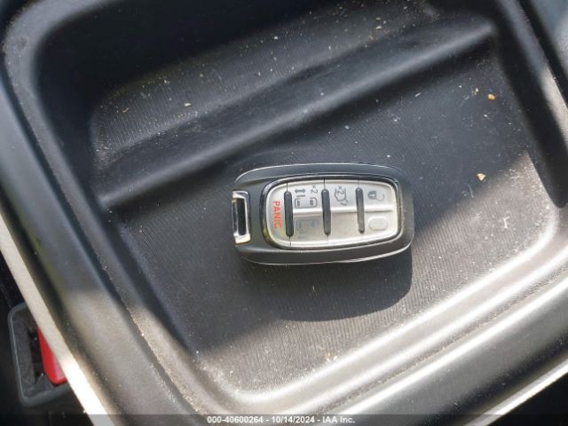 2C4RC1DG0LR257018 Chrysler Voyager Lxi