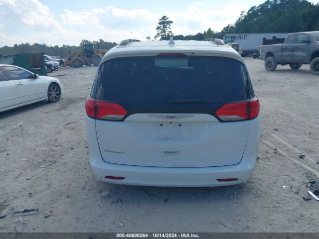 2C4RC1DG0LR257018 Chrysler Voyager Lxi