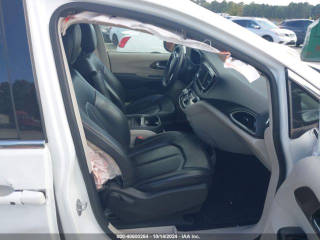 2C4RC1DG0LR257018 Chrysler Voyager Lxi