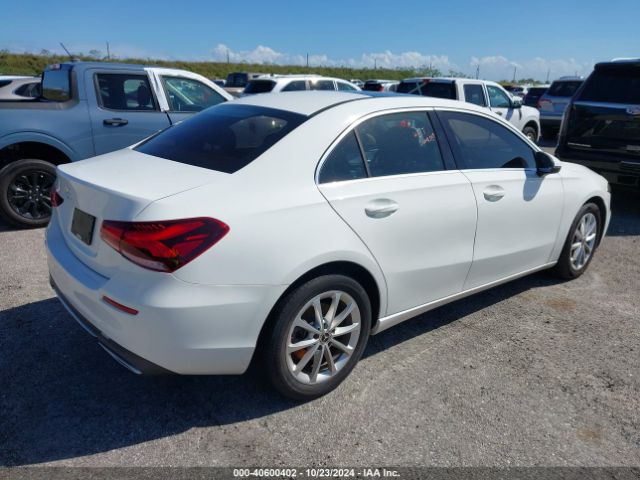 WDD3G4EB8KW021050 Mercedes-Benz A 220