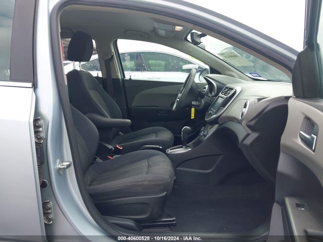 Chevrolet Sonic Lt Auto 2017 1G1JD5SH7H4101610 Image 5