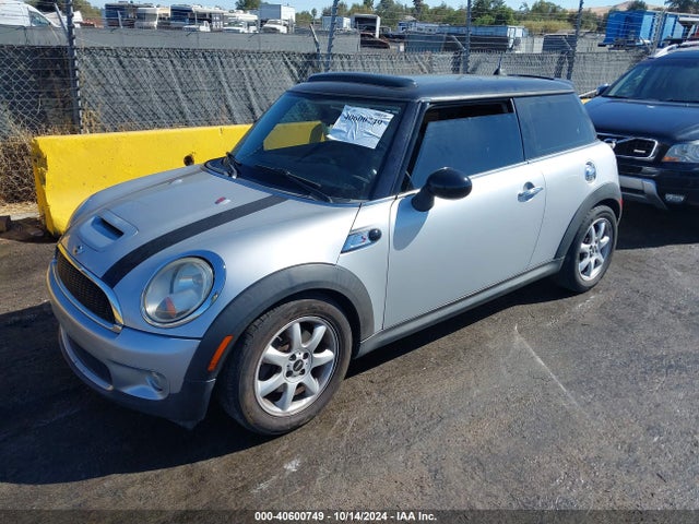 2009 MINI COOPER S WMWMF73509TT96231 Photo 1