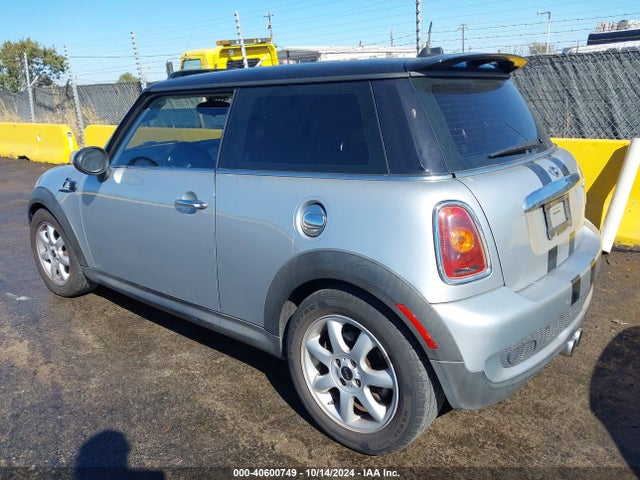 2009 MINI COOPER S WMWMF73509TT96231 Photo 2