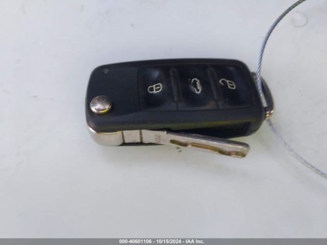 1VWAT7A34FC002433 Volkswagen Passat 1.8t S