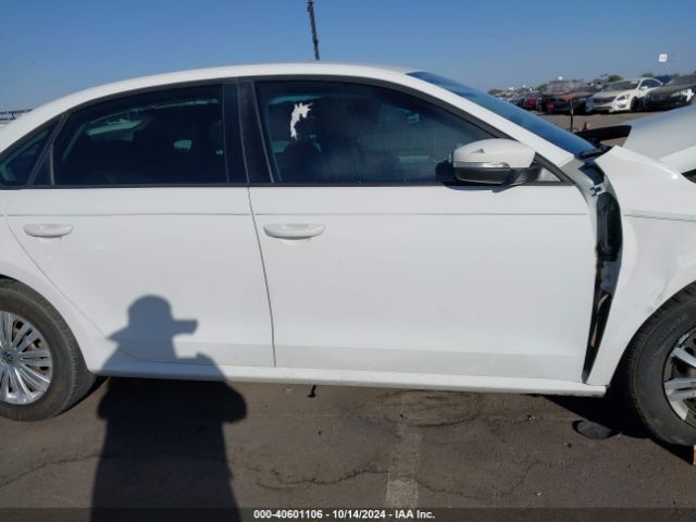 1VWAT7A34FC002433 Volkswagen Passat 1.8t S