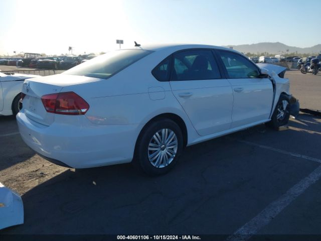 1VWAT7A34FC002433 Volkswagen Passat 1.8t S