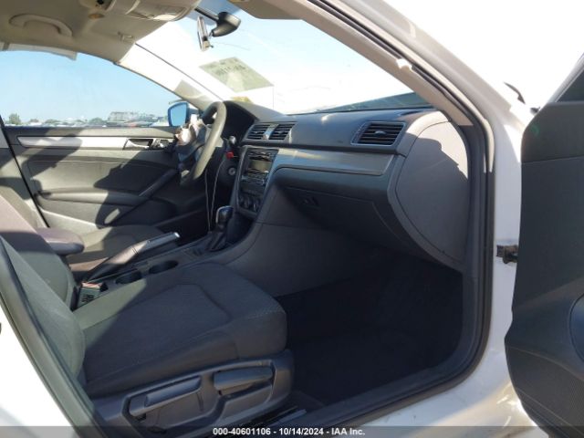 1VWAT7A34FC002433 Volkswagen Passat 1.8t S