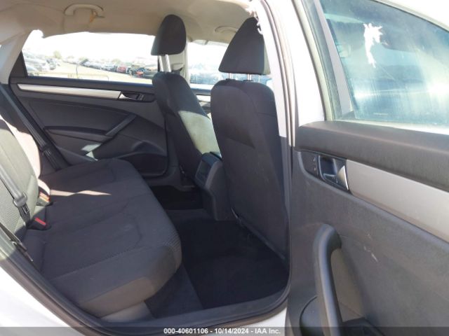 1VWAT7A34FC002433 Volkswagen Passat 1.8t S