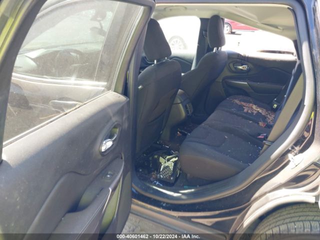 1C4PJLCB8KD160150 Jeep Cherokee Latitude Fwd