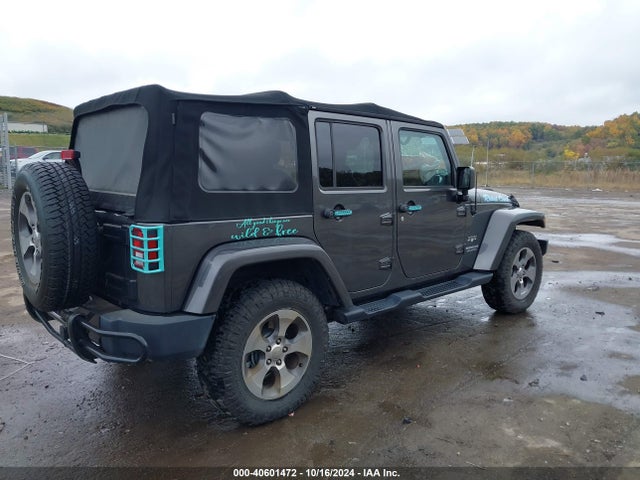 1C4BJWEG2HL552656 Jeep Wrangler Unlimited Sahara 4x4