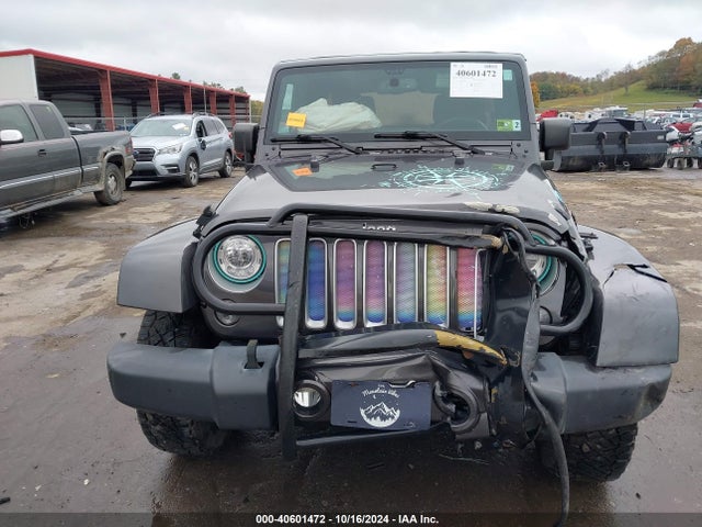 1C4BJWEG2HL552656 Jeep Wrangler Unlimited Sahara 4x4