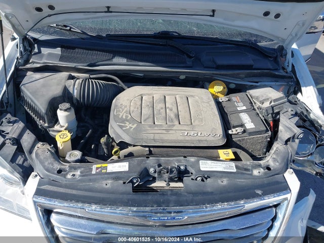 2C4RC1CG7GR135585 Chrysler Town & Country Touring-l Anniversary Edition