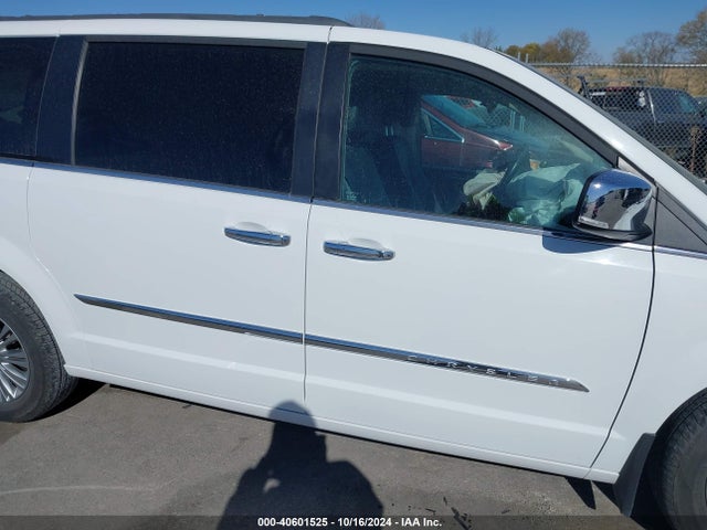 2C4RC1CG7GR135585 Chrysler Town & Country Touring-l Anniversary Edition