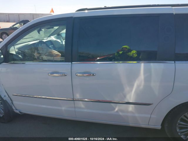 2C4RC1CG7GR135585 Chrysler Town & Country Touring-l Anniversary Edition