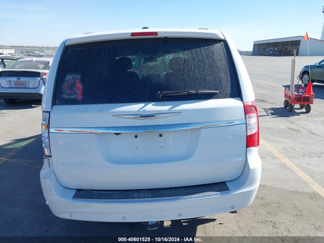 2C4RC1CG7GR135585 Chrysler Town & Country Touring-l Anniversary Edition