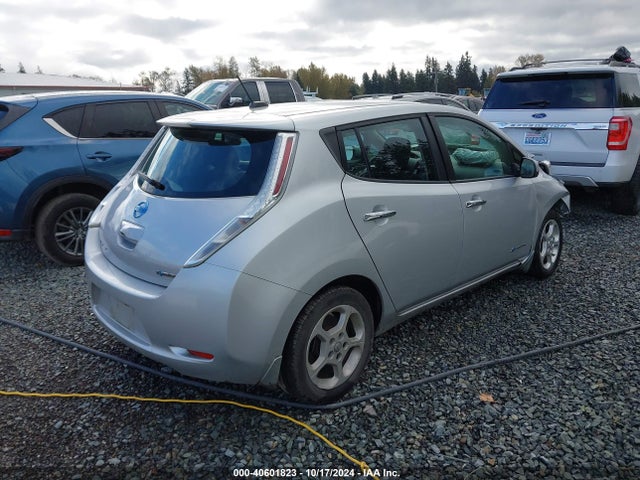 Nissan LEAF SV 2015 1N4AZ0CP6FC302683 Image 4