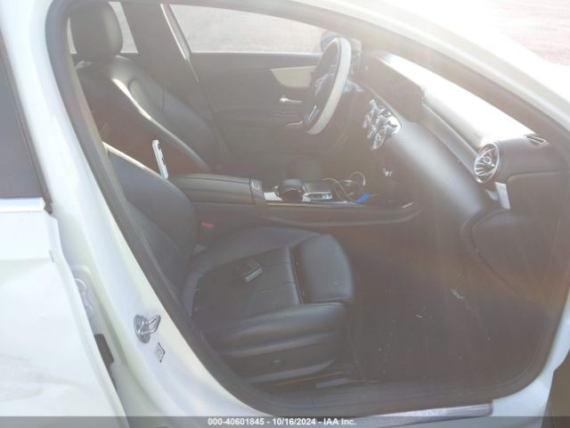 WDD3G4EB8LW039873 Mercedes-Benz A 220