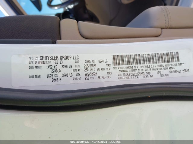 1C4RJFCT2EC125083 Jeep Grand Cherokee Overland