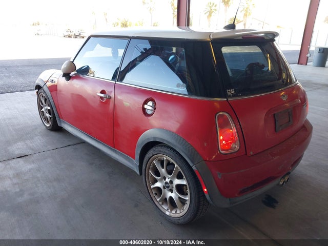2006 MINI COOPER S WMWRE33556TJ33455 Photo 2