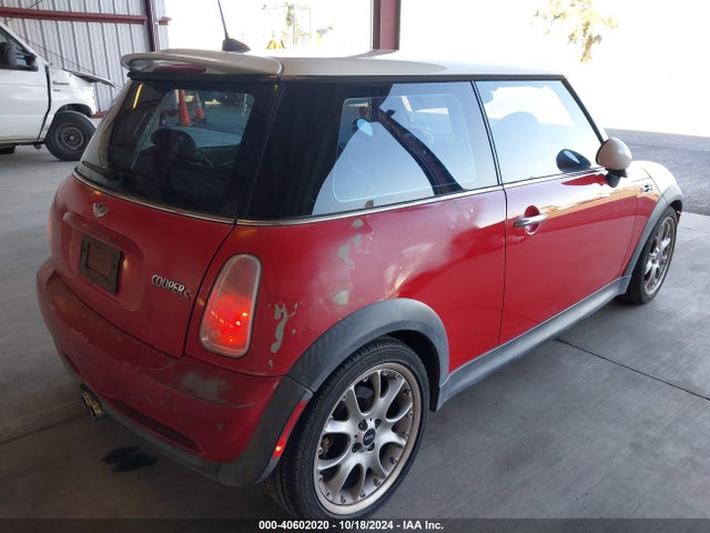 2006 MINI COOPER S WMWRE33556TJ33455 Photo 3