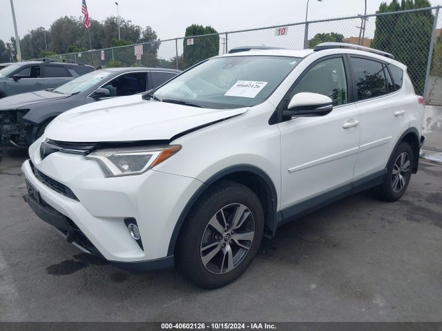 Toyota Rav4 Xle 2017 JTMRFREV5HJ163781 Image 2