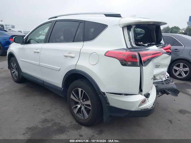 Toyota Rav4 Xle 2017 JTMRFREV5HJ163781 Image 3