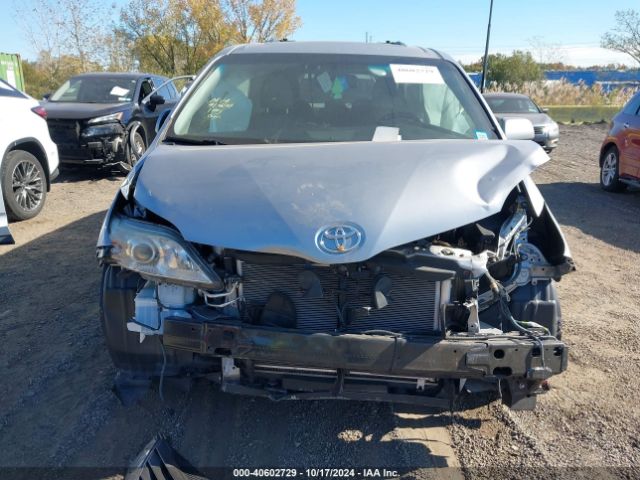 5TDYZ3DC1HS794501 Toyota Sienna Xle 8 Passenger